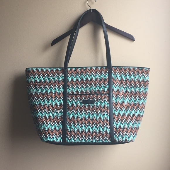 Vera Bradley Handbags - 🌼Trimmed Vera Traveler Bag in Sierra Stream